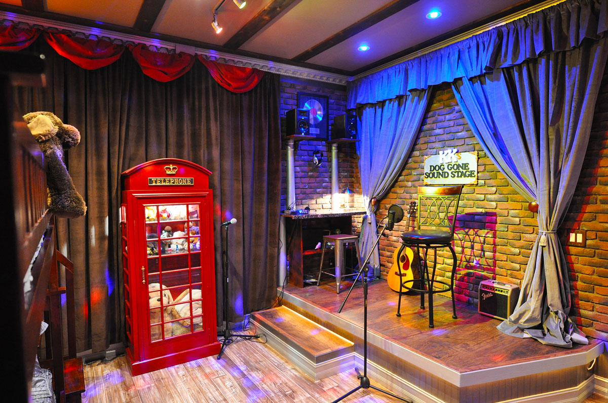 beautiful music themed bedroom near Orlando and Disney World